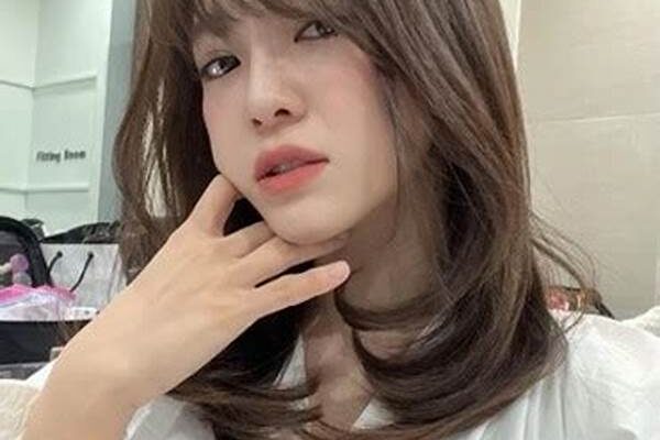 Rambut Layer Tipis Wajah Oval