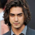 Potongan Rambut Panjang Pria Ikal